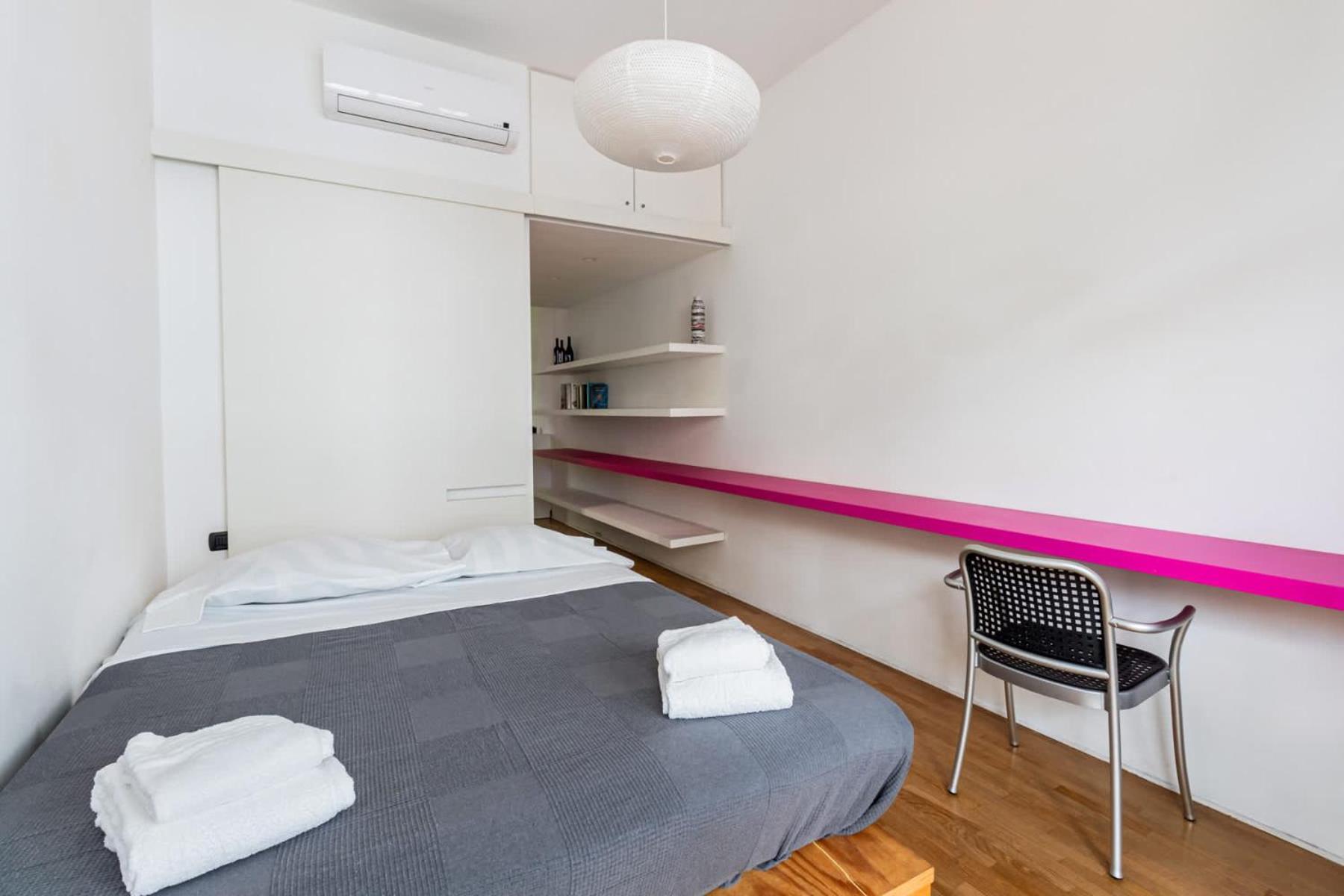 Apartment Homeby, Stylish With Balcony Mailand